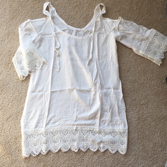 Last one! White lace crochet beach coverup - Picture 2 of 4